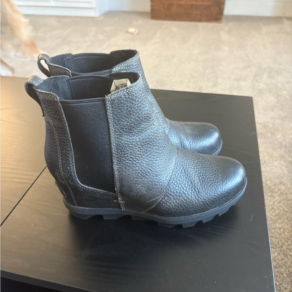 Sorel black wedge booties size 8 only worn a couple times